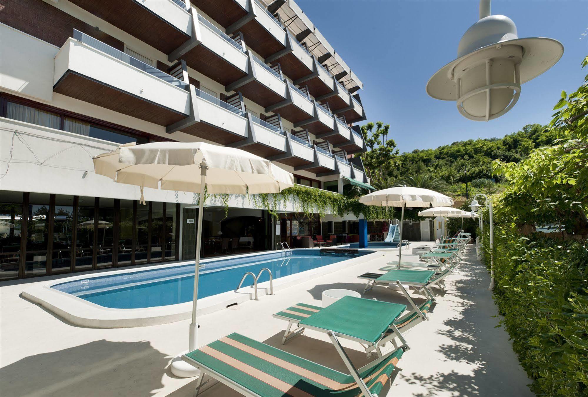 Hotel Alexander Gabicce Mare Dış mekan fotoğraf